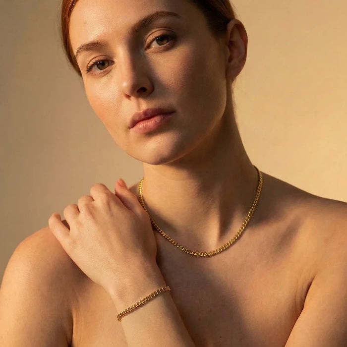 Cliente usando joyas D'Or Amour