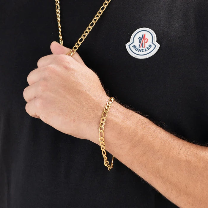 Cliente usando joyas D'Or Amour